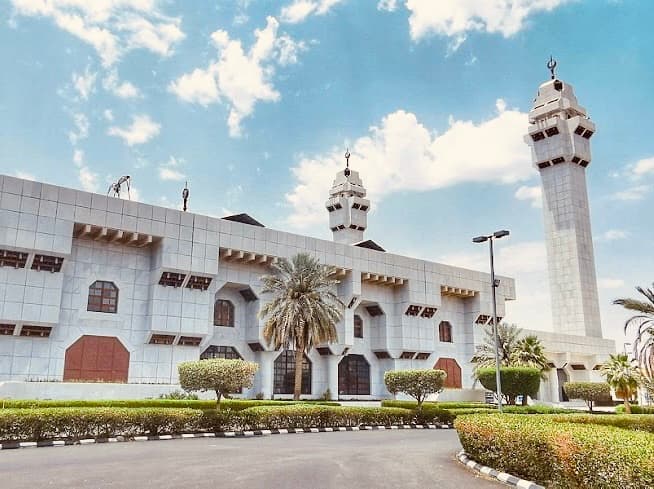 جولة مميزة من متحف برج الساعة إلى عين زبيدة ومسجد التنعيم