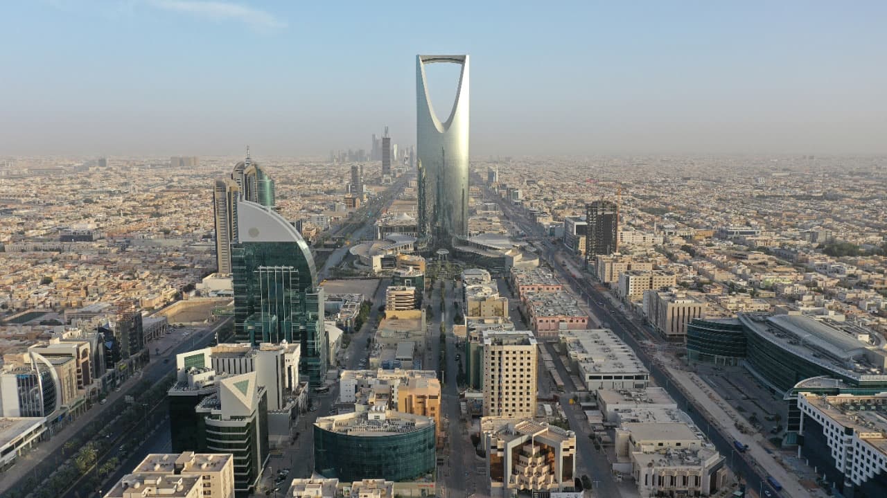  متحف مركز الملك فيصل للبحوث والدراسات الإسلامية واطلالة خلابة من جسر برج المملكة المعلق! 🌟