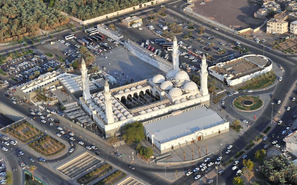 A tour of Mount Uhud, the Martyrs' Cemetery, and the Ali ibn Abi Talib Mosque