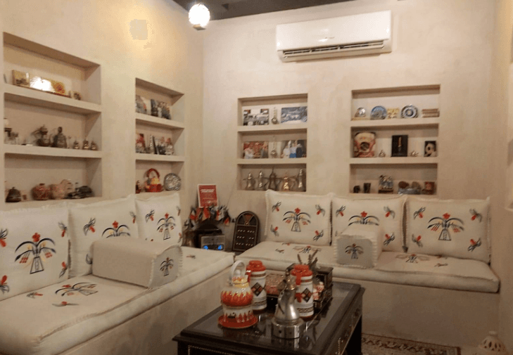 Experience authentic Hasawi hospitality: have a traditional lunch or dinner.