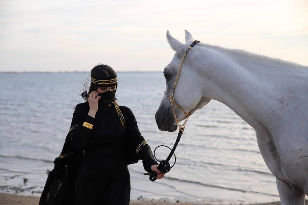 تجربة ركوب الخيل على البحر في جدة 