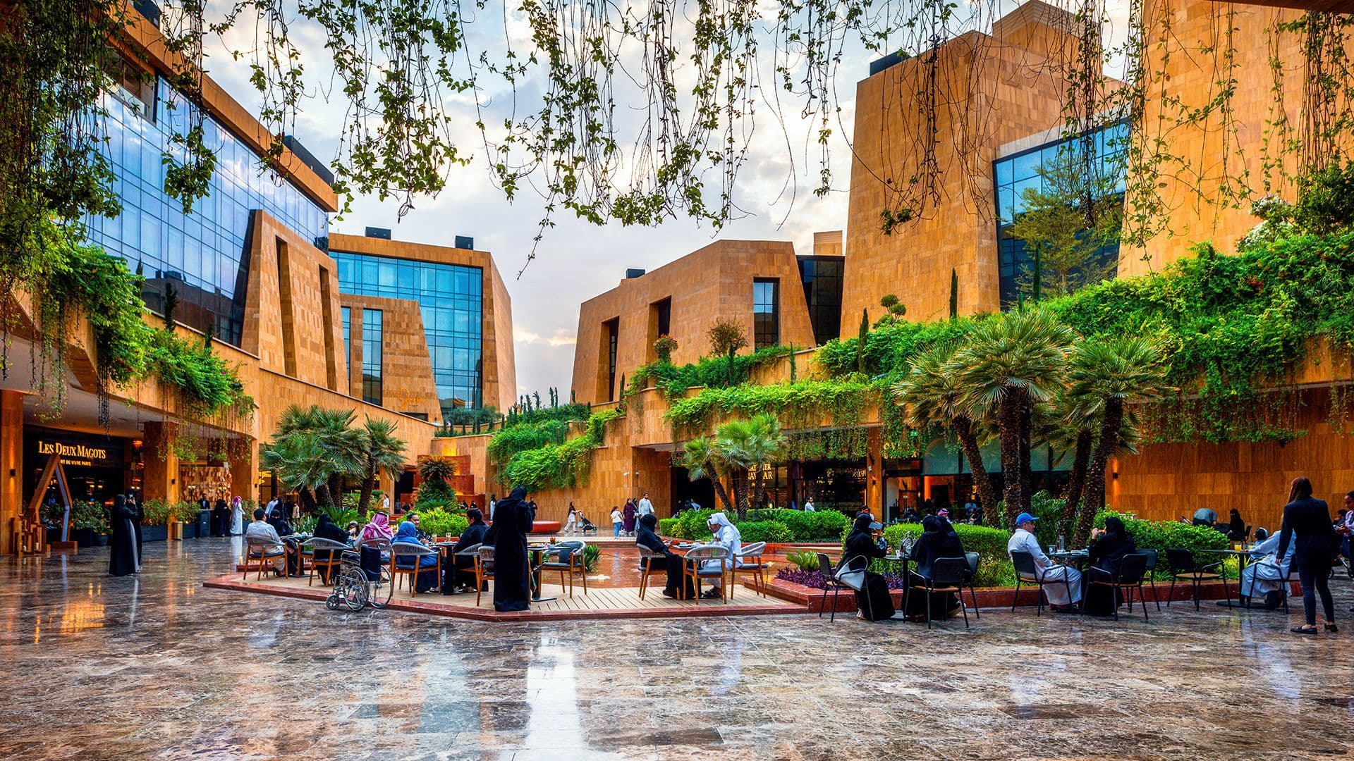 Disfrute de un recorrido por el corazón del moderno Riad.