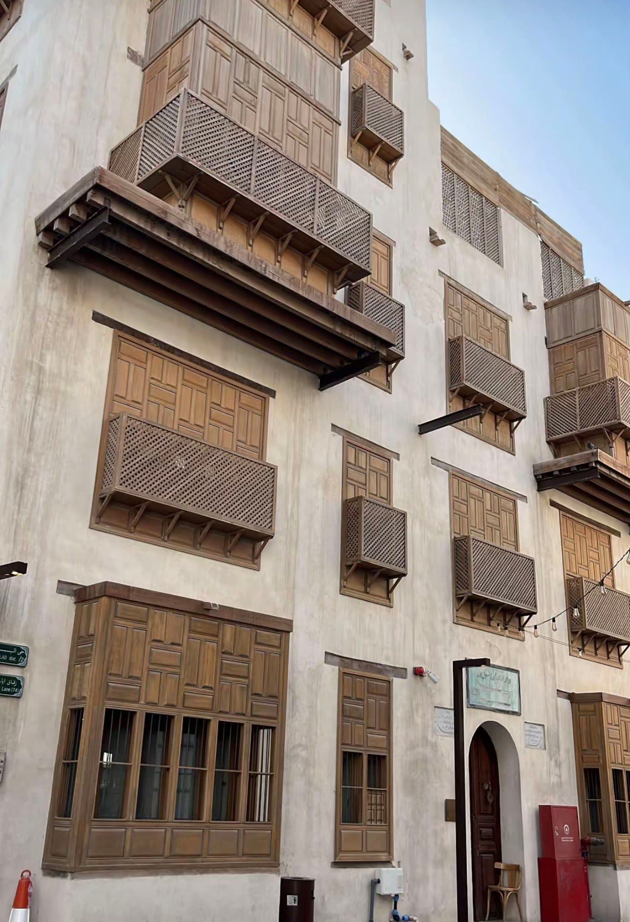 从吉达巴拉德 (Jeddah Al Balad) 到哈姆拉滨海路 (Al Hamra Corniche) 的吉达历史之旅