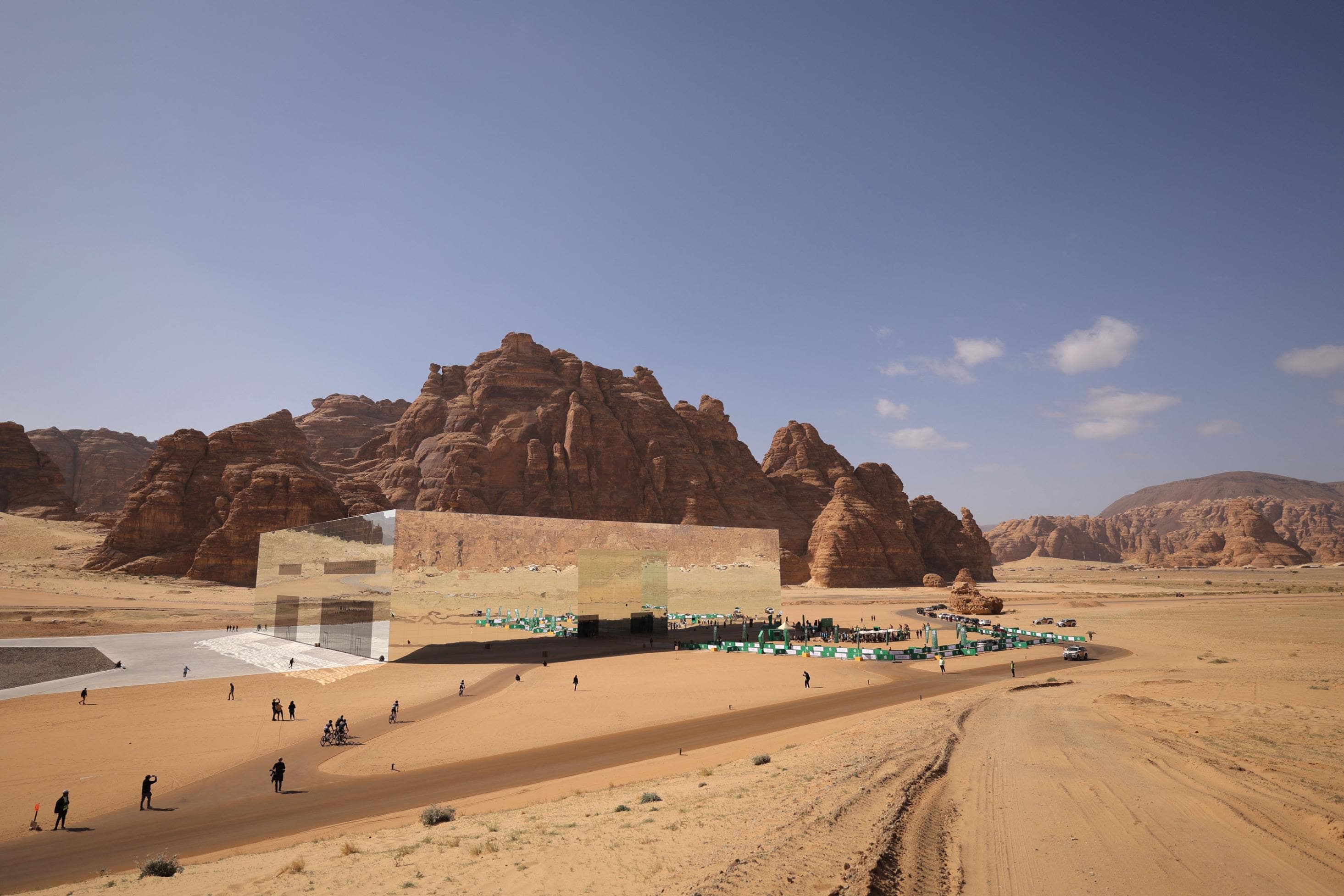 Tur Cermin – Ikon Reflektif AlUla