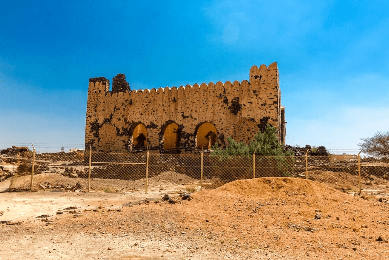 Du musée et jardin Al Safia au palais Urwa, puis la passerelle Al Aqiq et le quartier Al Mughaysilah