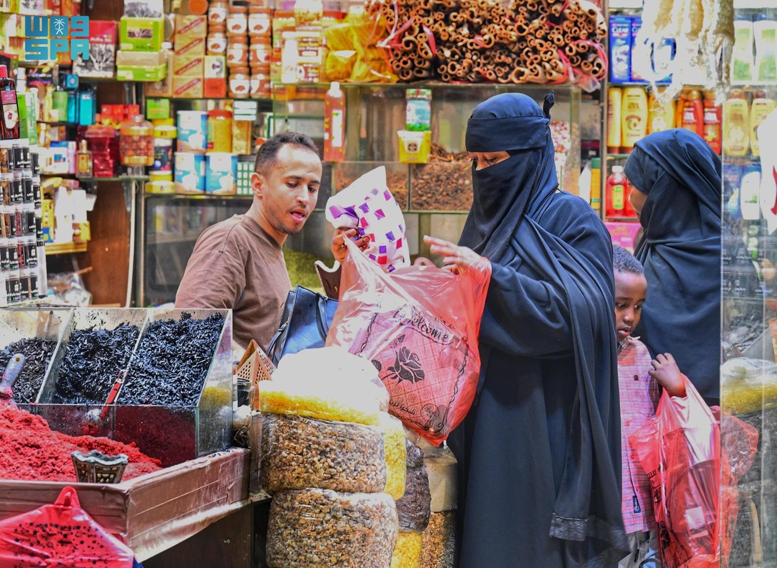 جولة تراثية في جدة البلد وسوق الجملة وهدايا الحجاج - للمجموعات 