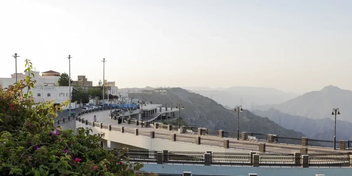 جولة طبيعية وسط الأجواء الجبلية الخلابة في عسير