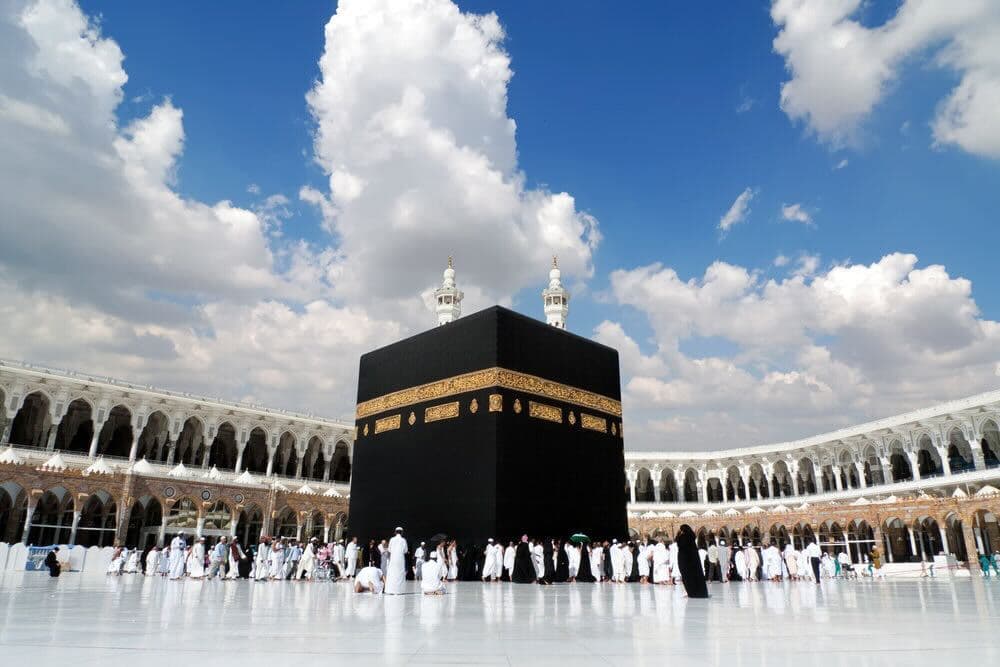 Forfait Omra en famille : entre la spiritualité de la Mosquée sacrée et la magie de la mer Rouge