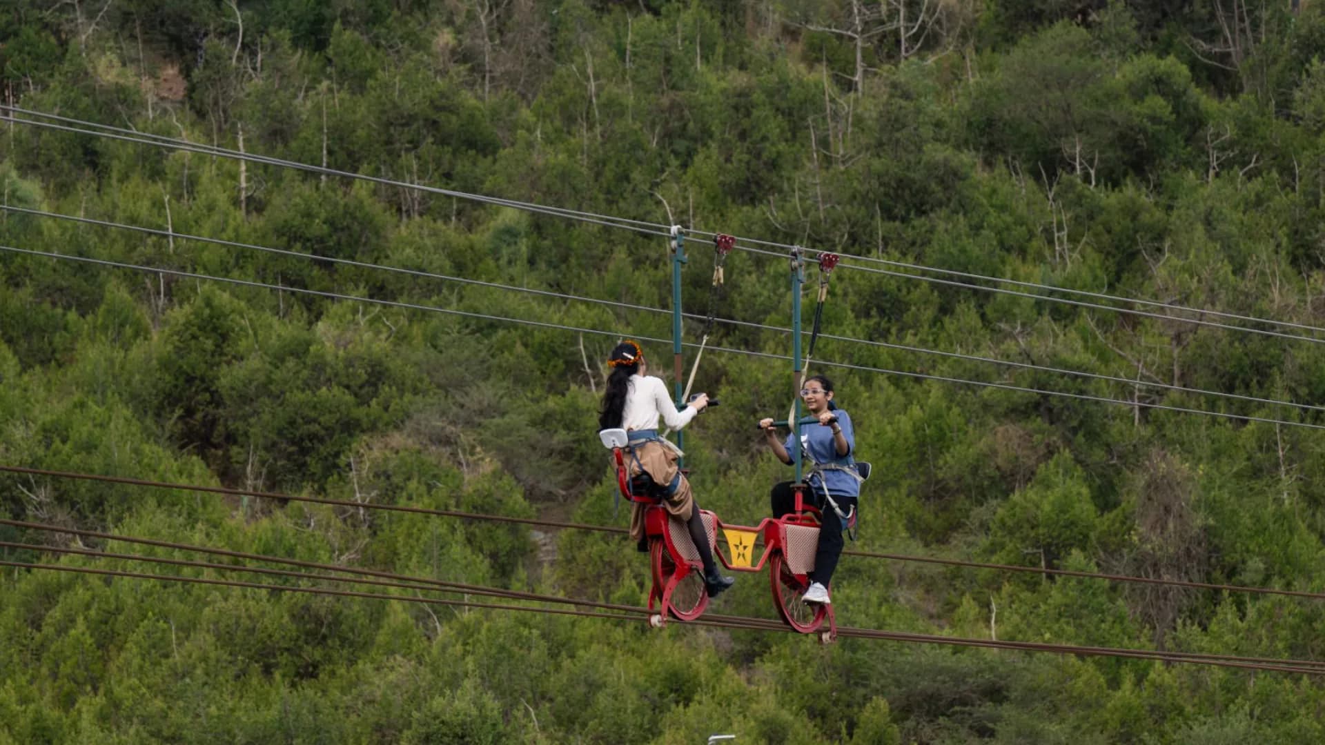 La experiencia de tirolesa en Raghadan