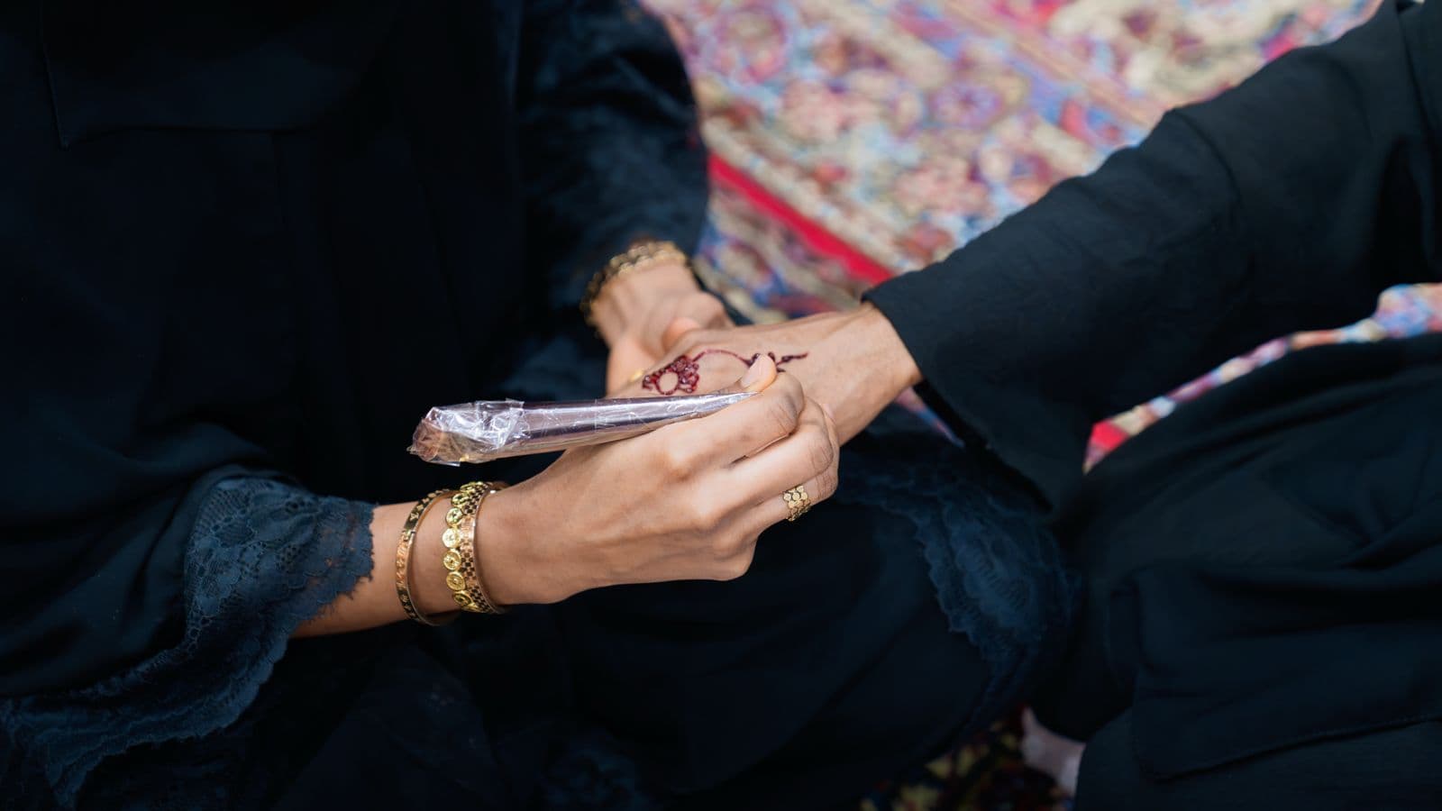 أجواء مكية تأخذك في قصص .... أثناء تجربتك للقهوة السعودية