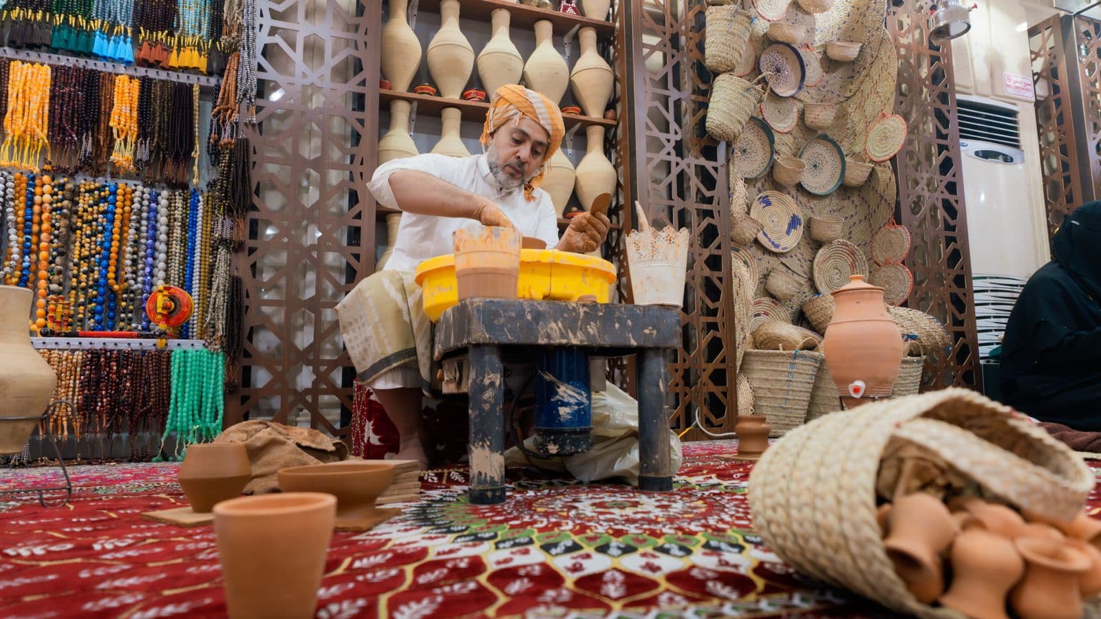 أجواء مكية تأخذك في قصص .... أثناء تجربتك للقهوة السعودية