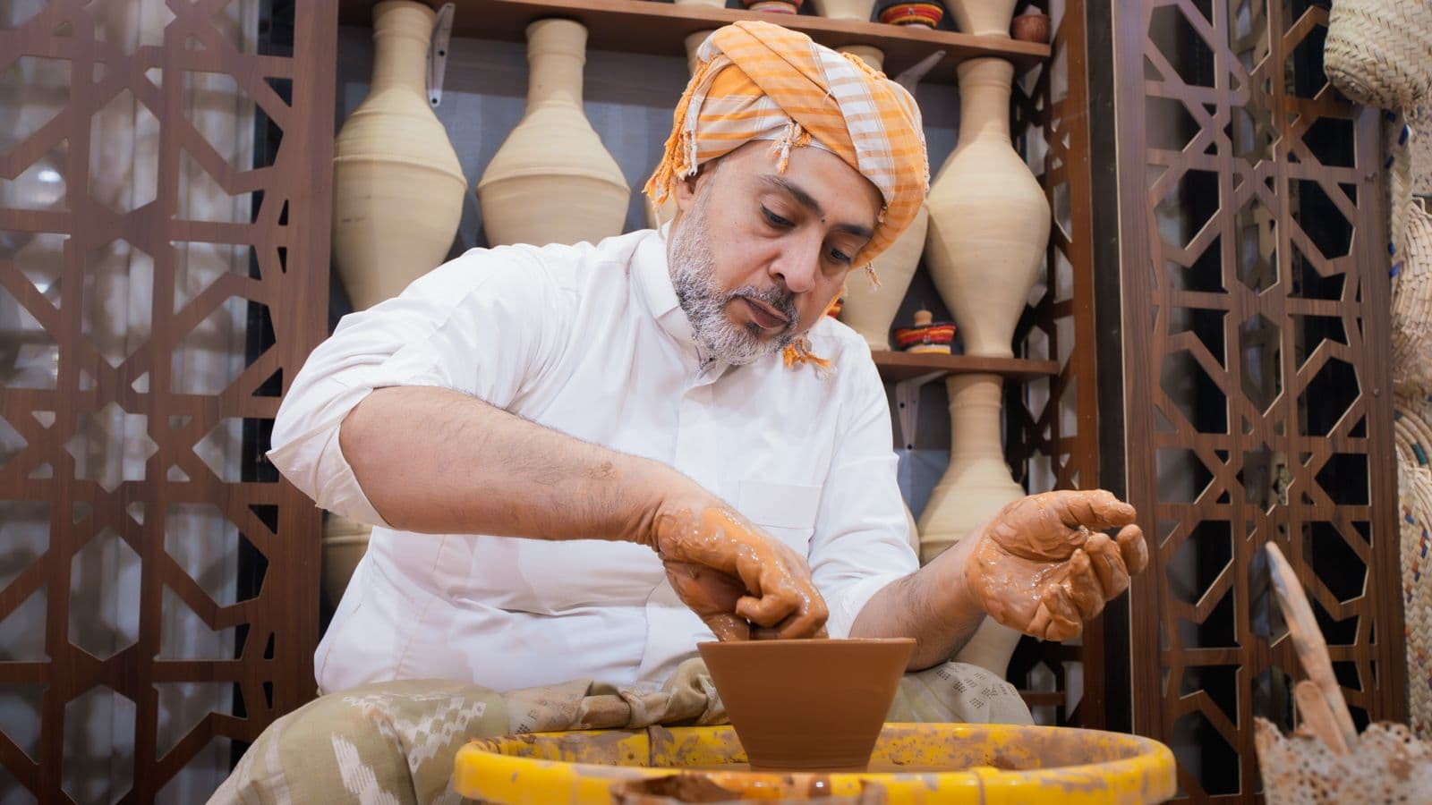 أجواء مكية تأخذك في قصص .... أثناء تجربتك للقهوة السعودية