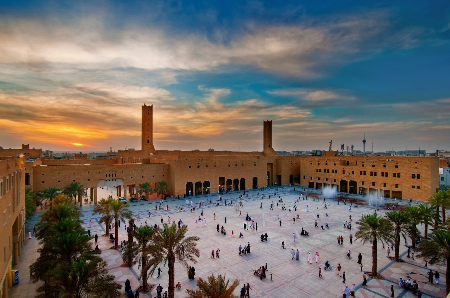 جولة في قصر الحكم وبرج المملكة 