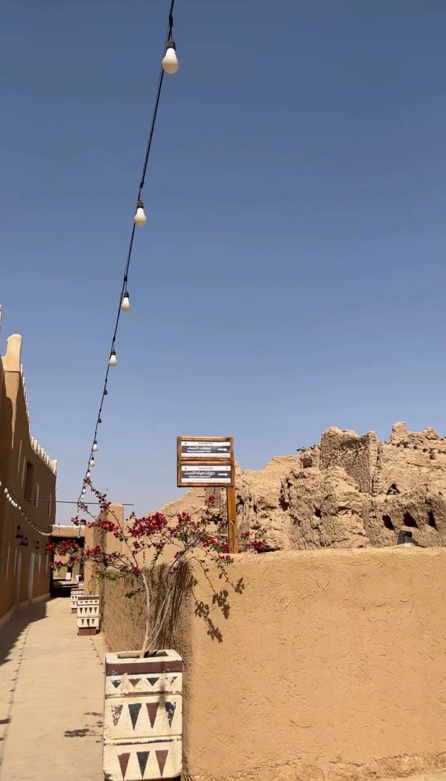 Berangkat dari Riyadh, ikuti tur ke Al-Uyaynah dengan mengunjungi area Edge of the World.