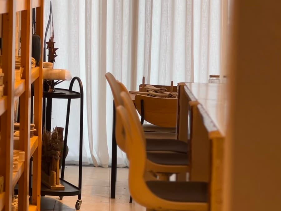 Salut : Ateliers de poterie en intérieur pour femmes à Dakla