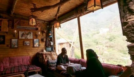 جولة عسيرية أصيلة بين رجال ألمع وقمم السودة