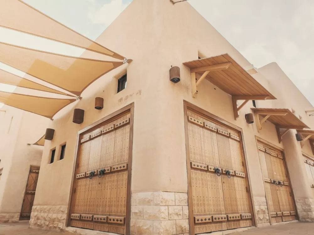 رحلة 4 أيام / 3 ليالي الى الرياض والعلا