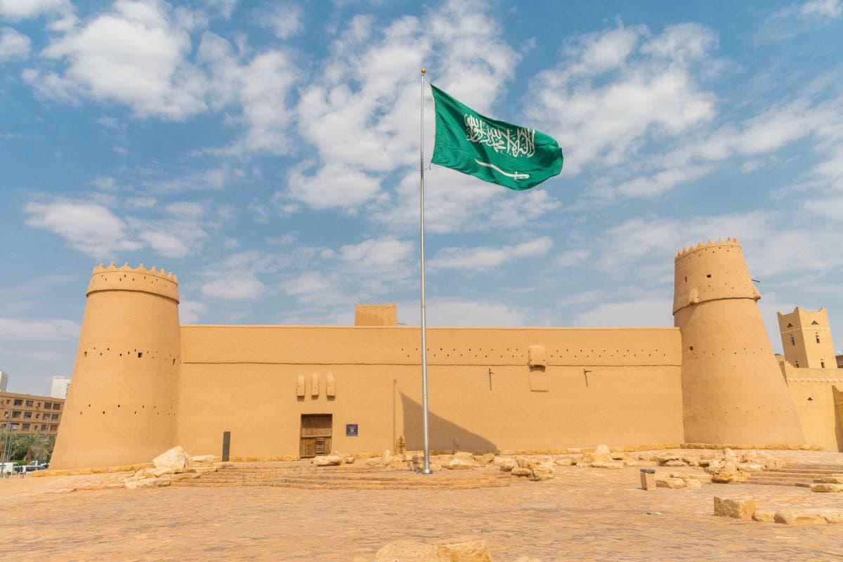 رحلة 4 أيام / 3 ليالي الى الرياض والعلا