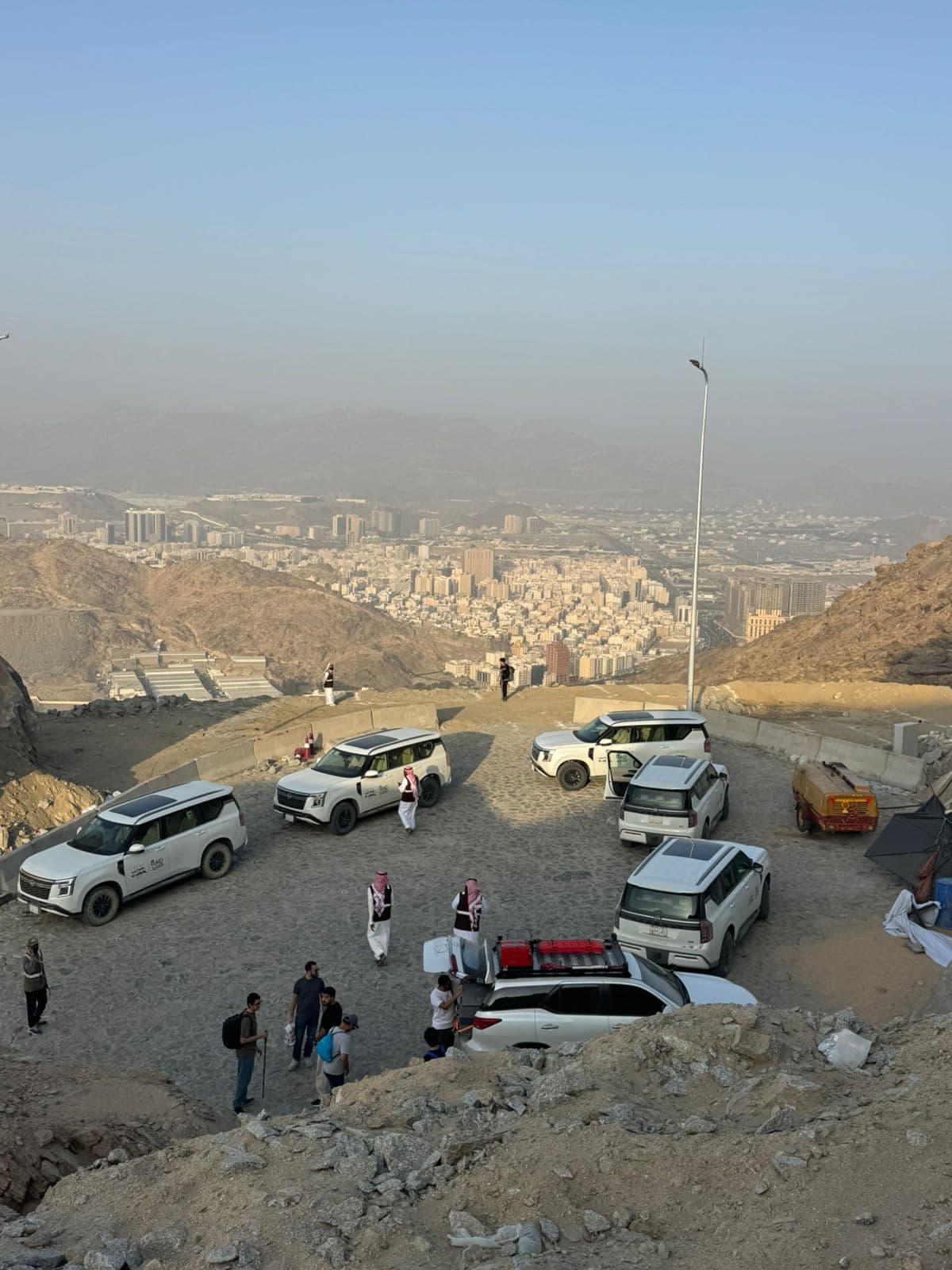 Hiking Mount Thawr – Sunset in Mecca and a unique nighttime experience including dinner