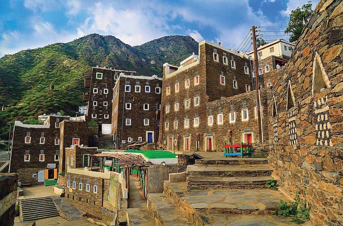 असीर में वसंत ऋतु का अद्भुत नज़ारा!! दर्शनीय स्थलों की यात्रा और परिवहन सेवाओं सहित 4 रातों का पैकेज।