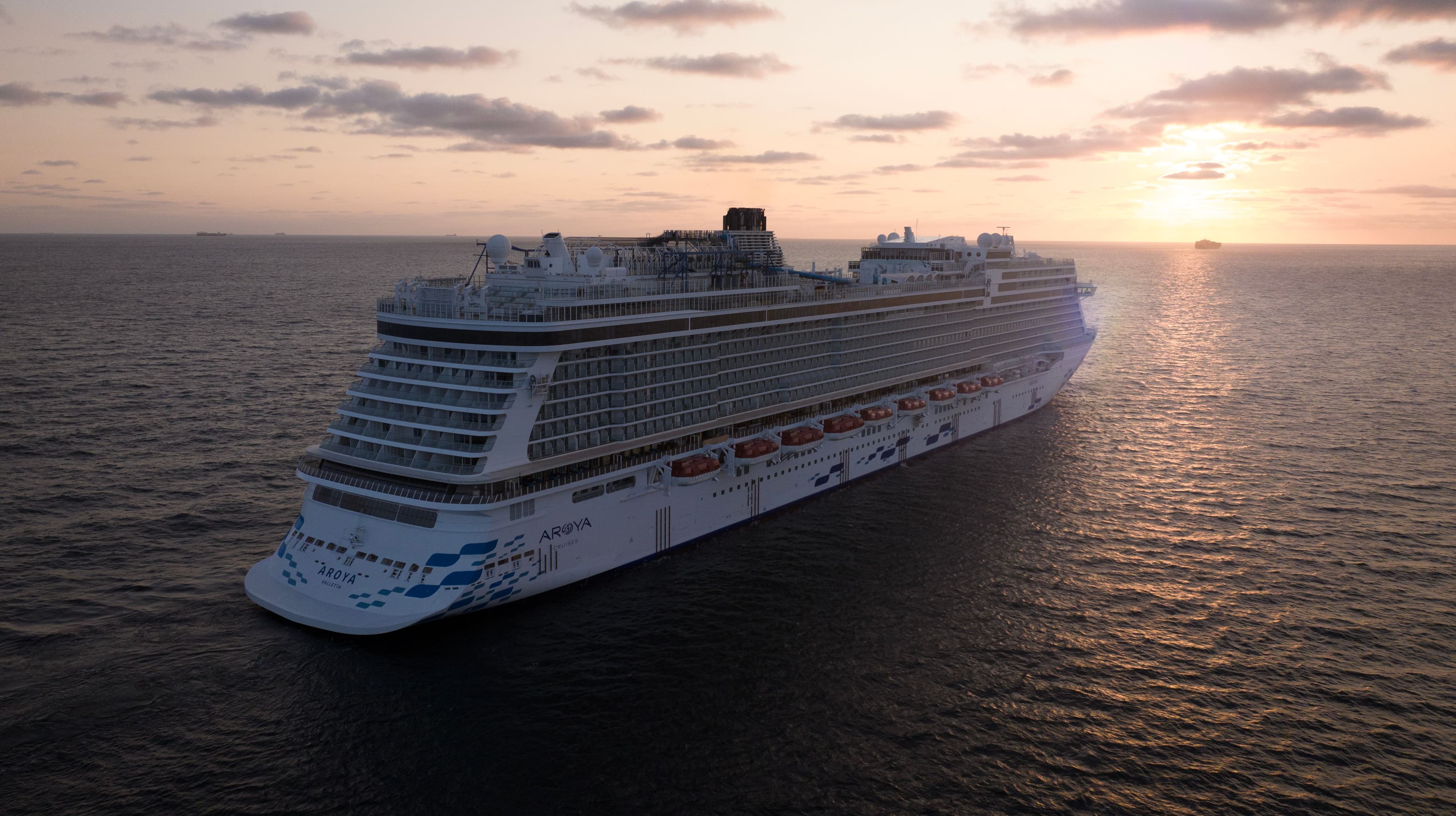 Complete package (cruise + Jeddah city tour + airport pickup)