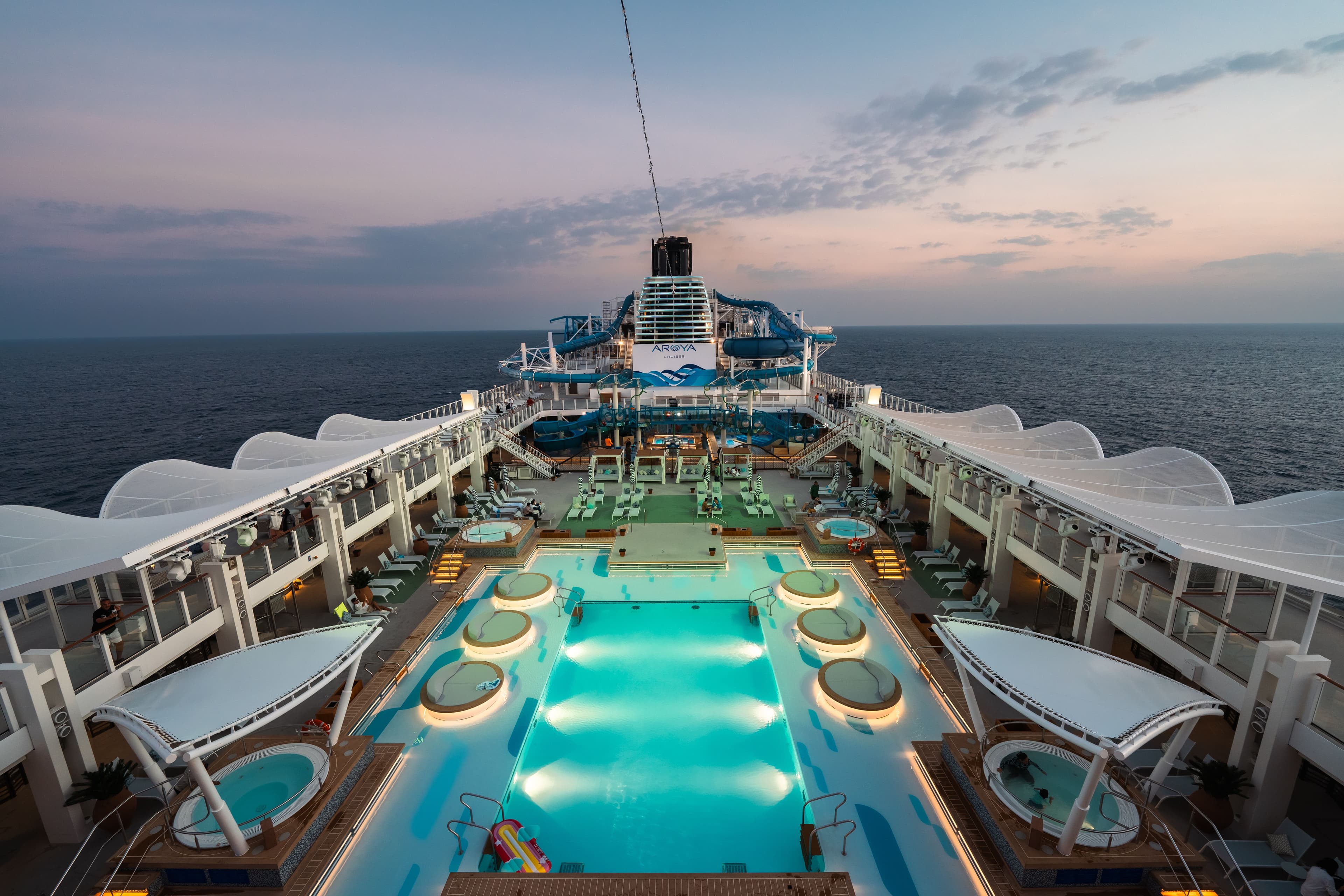 Complete package (cruise + Jeddah city tour + airport pickup)